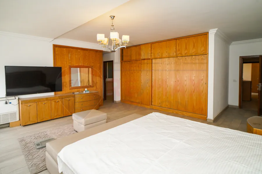 شقة للبيع 415 م المعادي  (كورنيش النيل مباشرة)