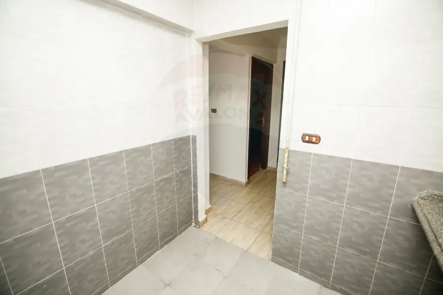 Adminstrative unit for sale 120m Tharwat ( Brand Building -Steps From Abu Qer ST.)