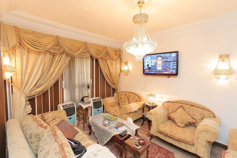 شقة للبيع 170م ميامي (ش جمال عبد الناصر الرئيسي - بالقرب من الاكايميه العربيه)