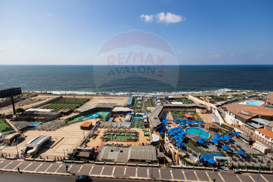 شقة للبيع 350 م  سابا باشا (على البحر مباشرة)