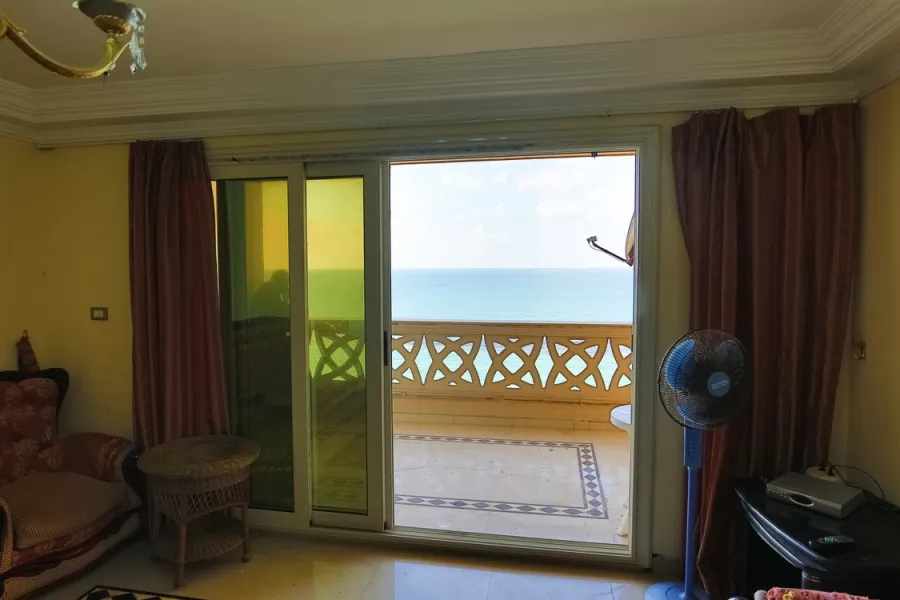 شقة للبيع 165م العصافرة (على البحر مباشرة)