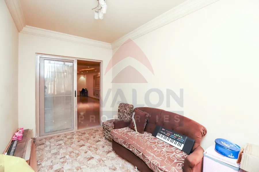 شقة للايجار220 م سموحة (ش بهاء الدين الغتورى)