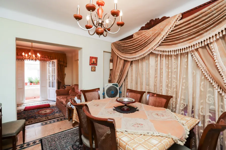 شقة للبيع 242 م جناكليس (ش عمر المختار) -