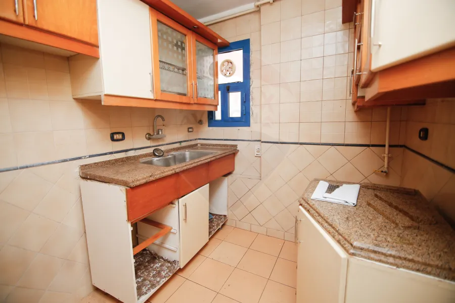 شقة للبيع 140م الشاطبي (علي الترام مباشرة )