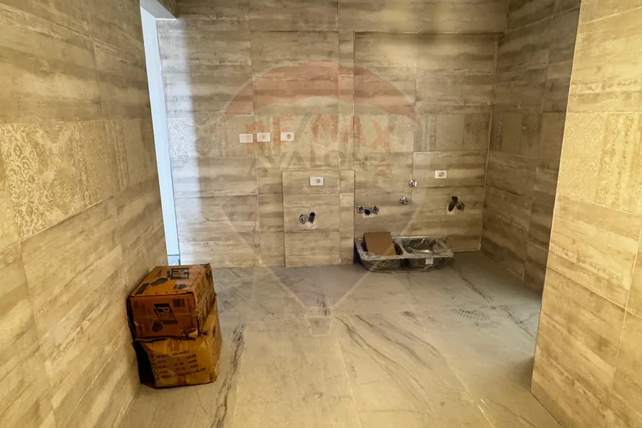 شقة للبيع 152 م سموحة (كومباوند سكاي لاين)