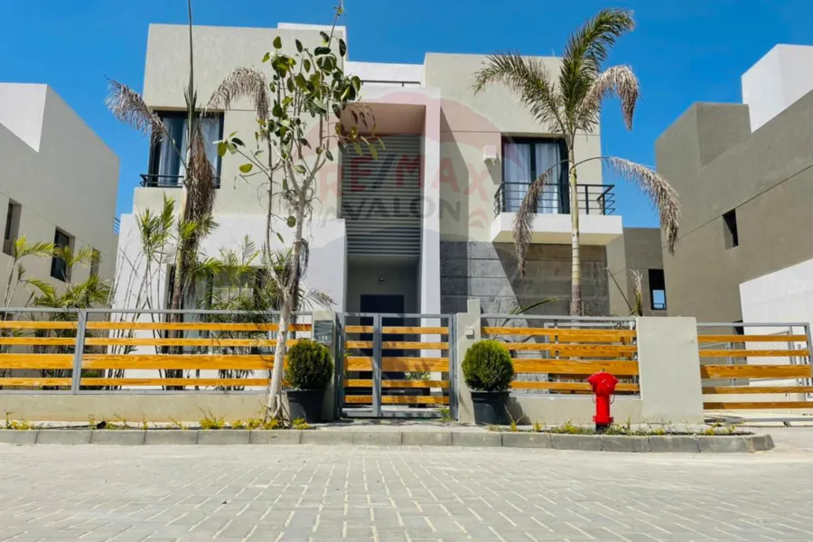 فيلا تاون هاوس كورنر للبيع 212 م (بالم هيلز الاسكندرية)