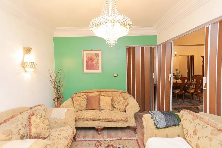 شقة للبيع 170م ميامي (ش جمال عبد الناصر الرئيسي - بالقرب من الاكايميه العربيه)