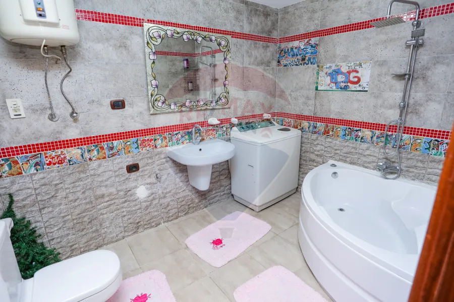 شقة للبيع 263 م جناكليس (خطوات من ش ابوقير)