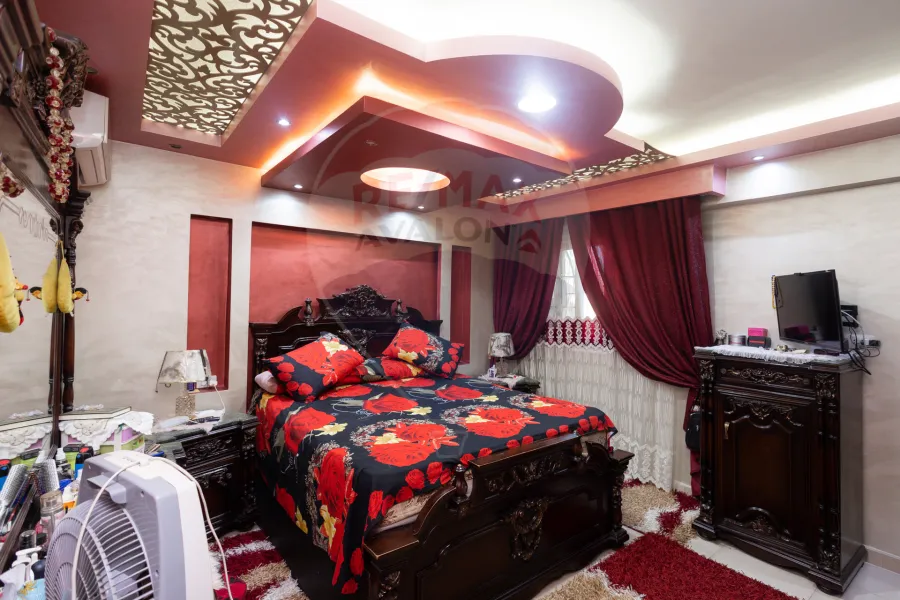 شقة للبيع 125 م محرم بك (خطوات من ش امير البحر الرئيسي)