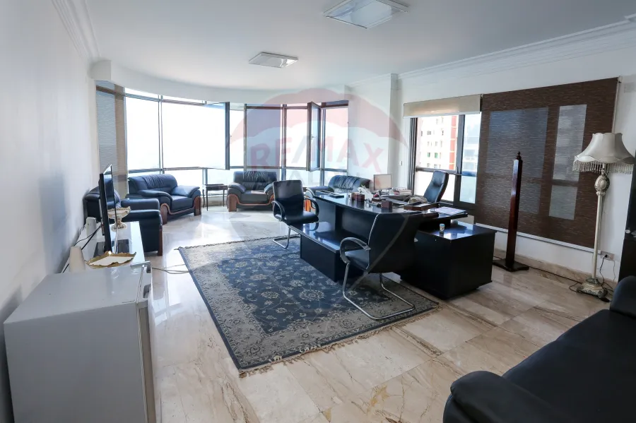 Apartment for Sale 240 m Stanly (Directly on the Sea.)