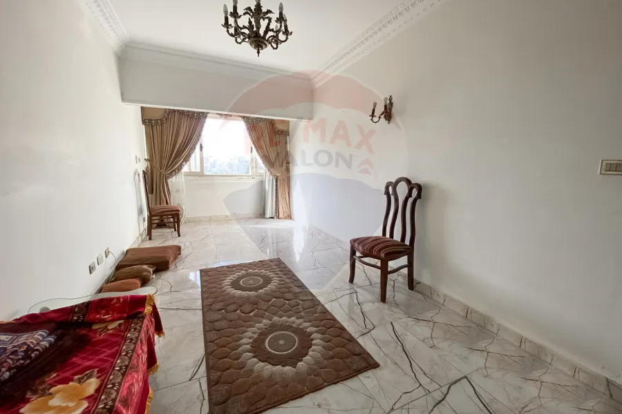 شقة للبيع 135 م سموحة (ش توت عنخ امون)