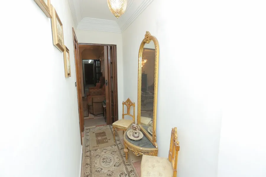 شقة للبيع 170م ميامي (ش جمال عبد الناصر الرئيسي - بالقرب من الاكايميه العربيه)