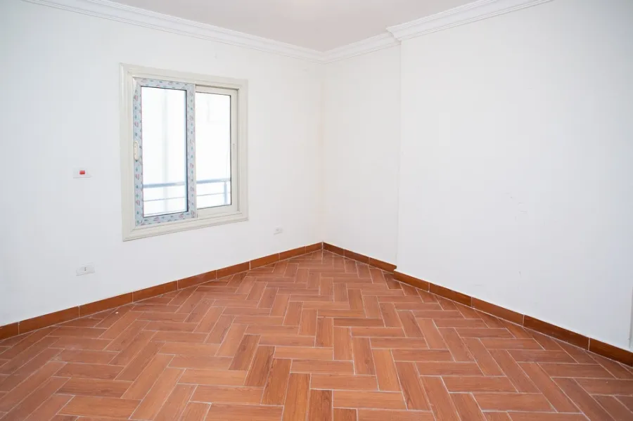 شقة للإيجار200م سبورتنج ( ش أحمد علام )