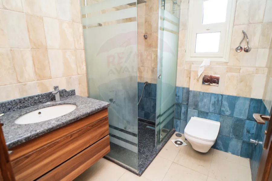 شقة للايجار 235 م سبورتنج (ش ابو قير)