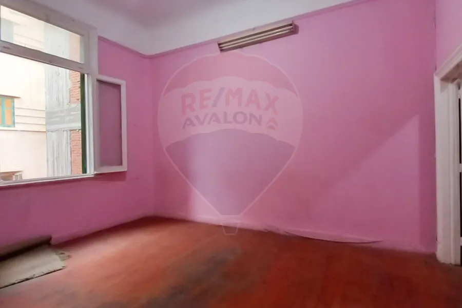 شقة للإيجار 200 م الازاريطة ( بالقرب من كلية طب اسنان )