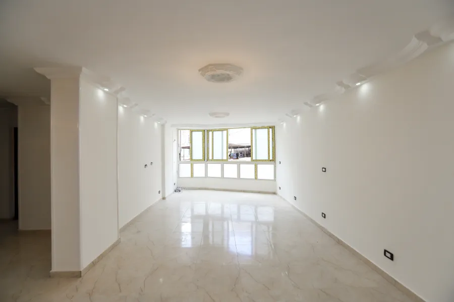 شقة للايجار 155م سموحة ( ميدان فيكتور عمانويل )