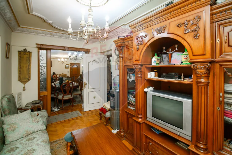 شقة للبيع 165 م كامب شيزار (ش بورسعيد الرئيسي - عمارة براند)