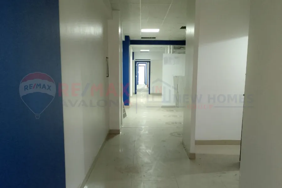 شقة إداري للبيع 365 م لوران (ش أبو قير مباشرة)