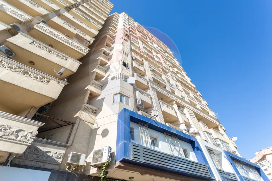 شقة للبيع 131 م سموحة (بجوار جرين تاورز)-1