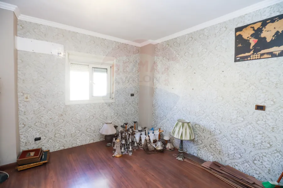 شقة للبيع 275م سموحة  (  ش بهاء الدين الغتوري )