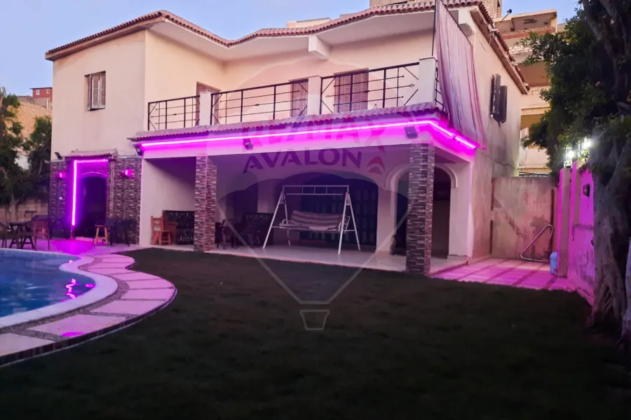 ستاند الوان للبيع 540 م العجمي (البيطاش)