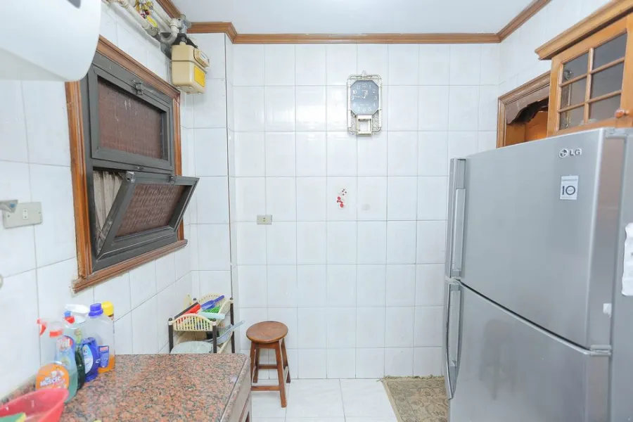 شقة للبيع 170م ميامي (ش جمال عبد الناصر الرئيسي - بالقرب من الاكايميه العربيه)