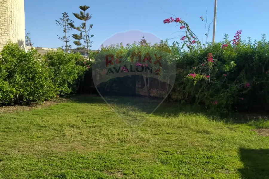 فيلا للبيع الساحل (قرية هليوبيتش) - 300 م