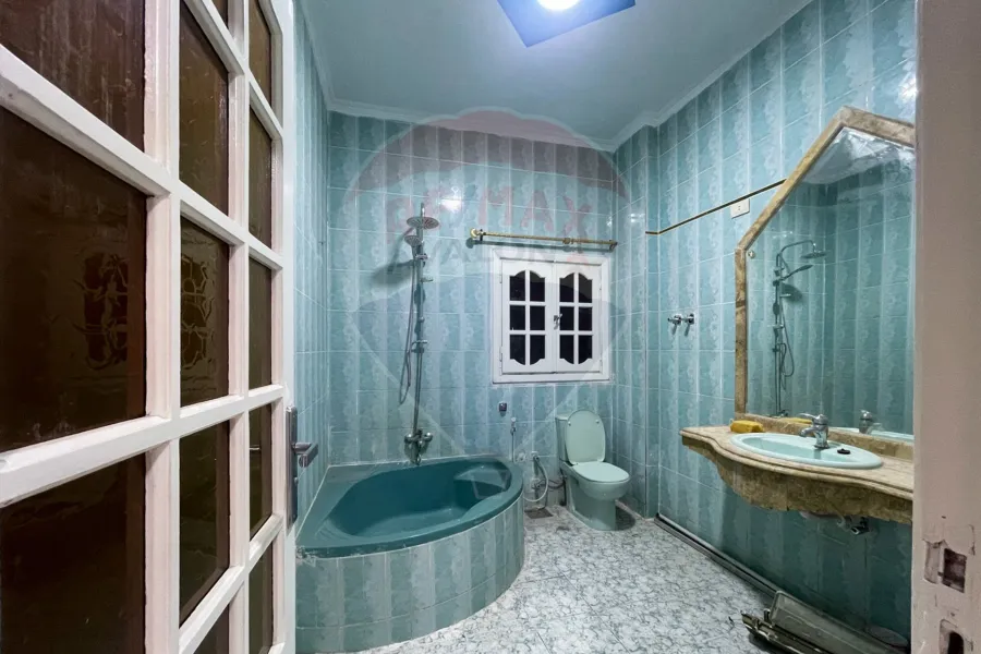 شقة للبيع 200 م العصافرة (خطوات من البحر)