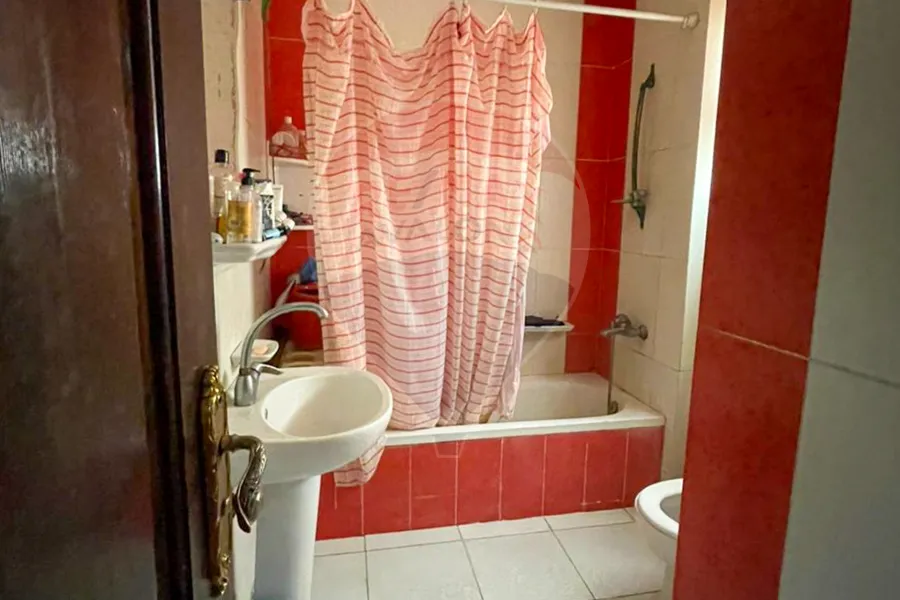 شقة للبيع 120 م محرم بك (على الترام)