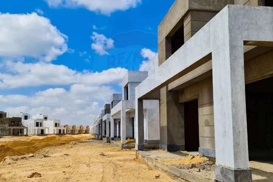 فيلا تاون هاوس للبيع 183 م أرض + 290 م مباني بالم هيلز  ( كومباوند بالم هيلز الأسكندرية )