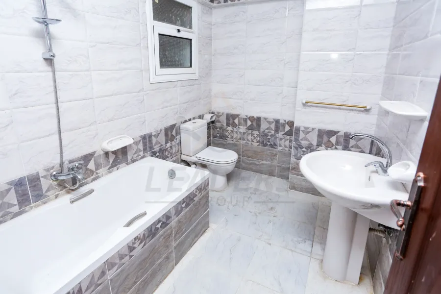 شقه للايجار 280 م جليم (ش مصطفي ماهر)