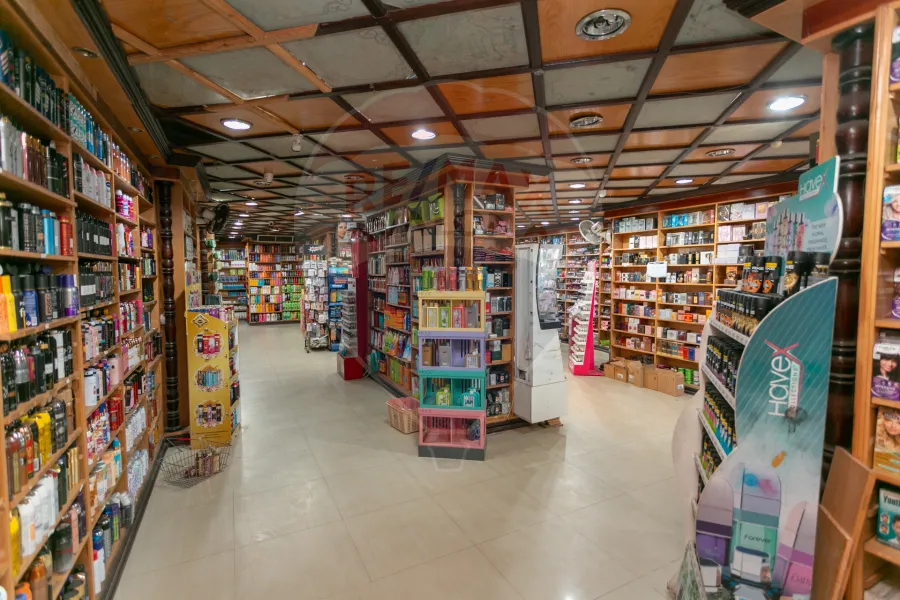 محل للبيع 70 م + 263 م ميزان فلمنج (علي الترام مباشرة)