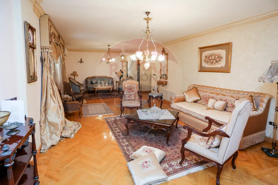 شقة للبيع 160 م سموحة ( المربع الذهبي )