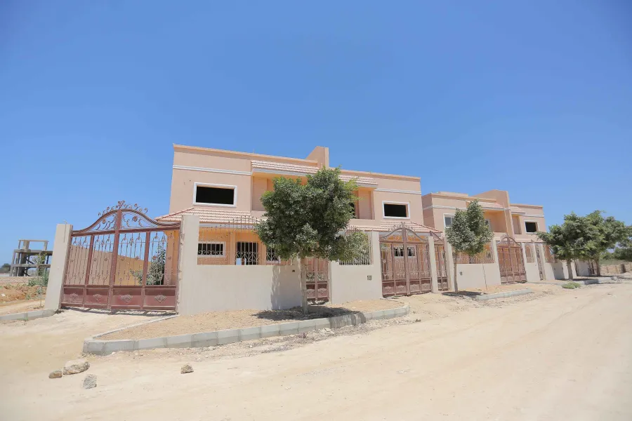 للبيع فيلا توين هاوس مسجلة و مرخصة 385م كينج مريوط  (امام كمباوند ستانلي جاردنز)