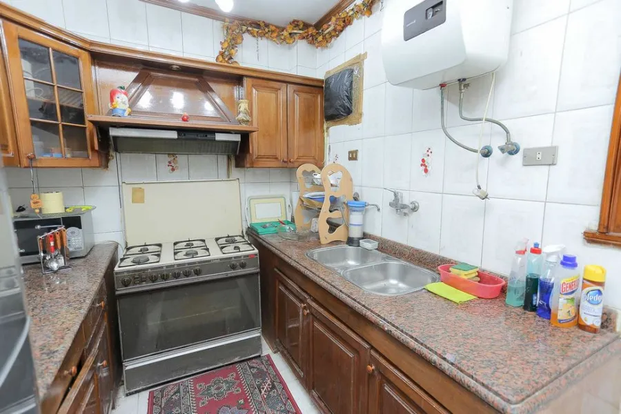 شقة للبيع 170م ميامي (ش جمال عبد الناصر الرئيسي - بالقرب من الاكايميه العربيه)