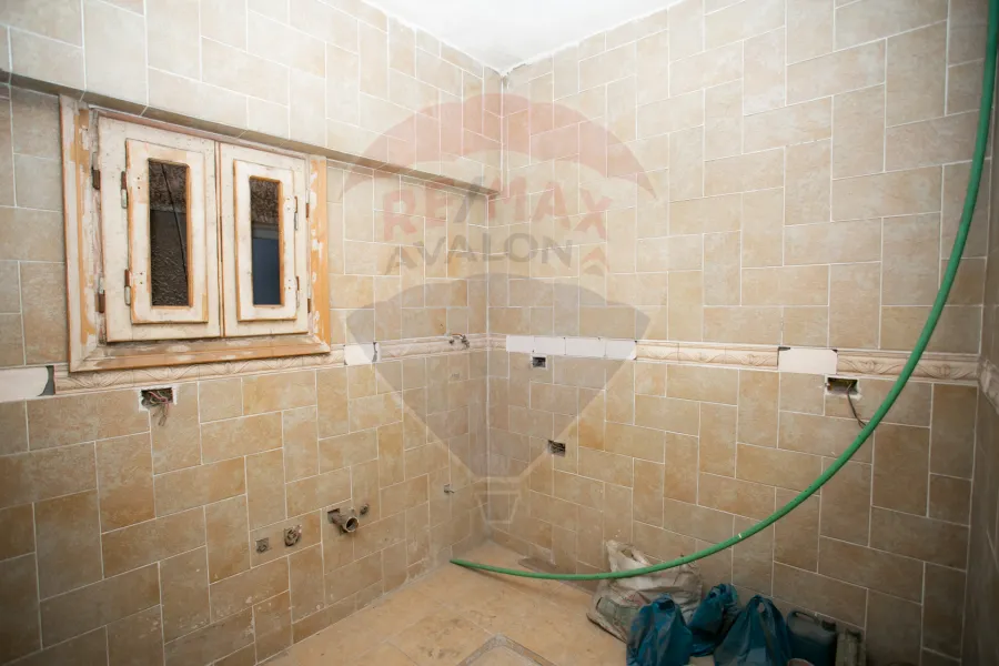 شقة للبيع 131 م رشدي (ش ابو قير - عمارة براند)