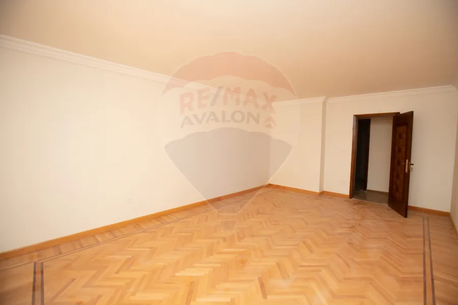 شقة للبيع 240 م مصطفى كامل (على الترام مباشرة) - أول سكن - شقة ناصية