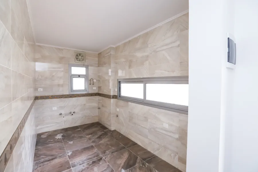 شقة للايجار 192م رشدي (ش ابو قير)