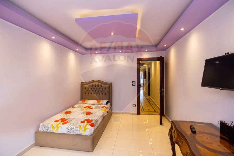 شقة للبيع 140 م المندرة (أمام كوبري 45 - على البحر مباشرة)