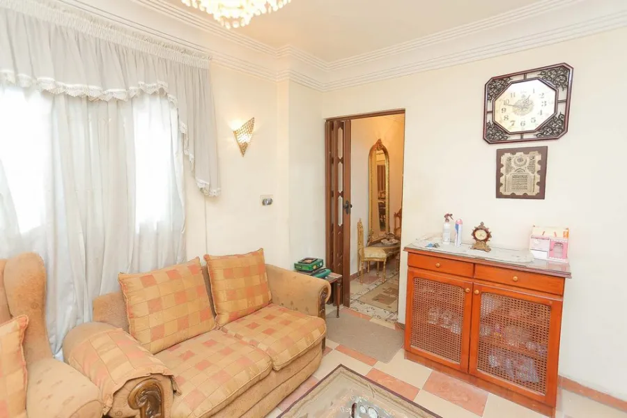 شقة للبيع 170م ميامي (ش جمال عبد الناصر الرئيسي - بالقرب من الاكايميه العربيه)