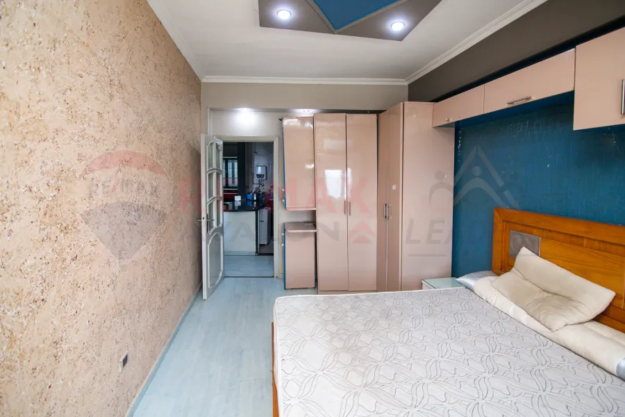 شقة للبيع 125 م كليوباترا (علي البحر مباشرة)