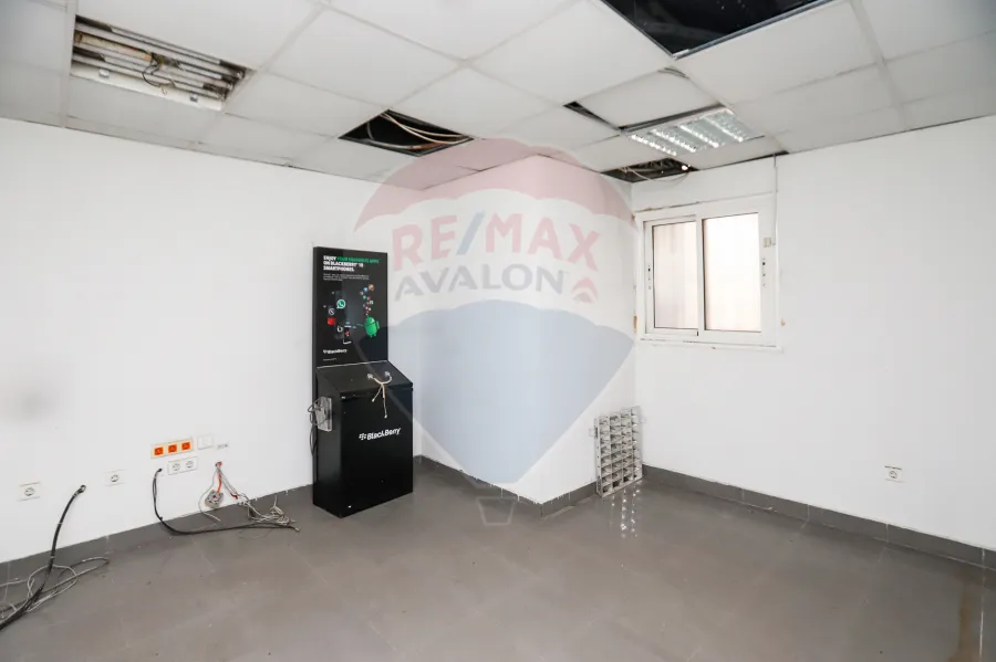 Commercial shop for rent 220 m louran (Al aqbal st)