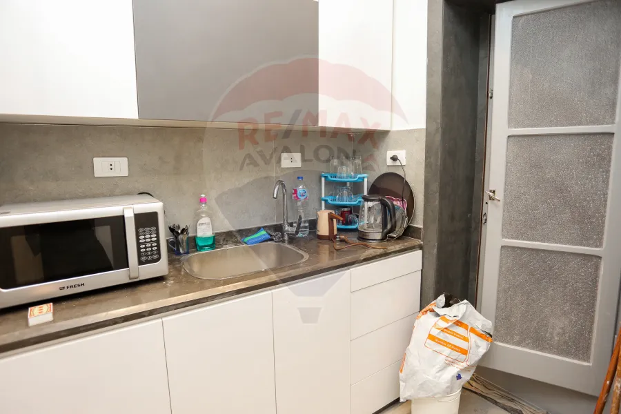 مقر تجاري للبيع 180 م لوران (متفرع من ش الإقبال)