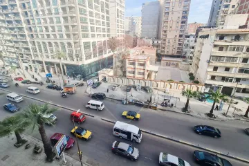 شقة للايجار 235 م سبورتنج (ش ابو قير مباشرة)