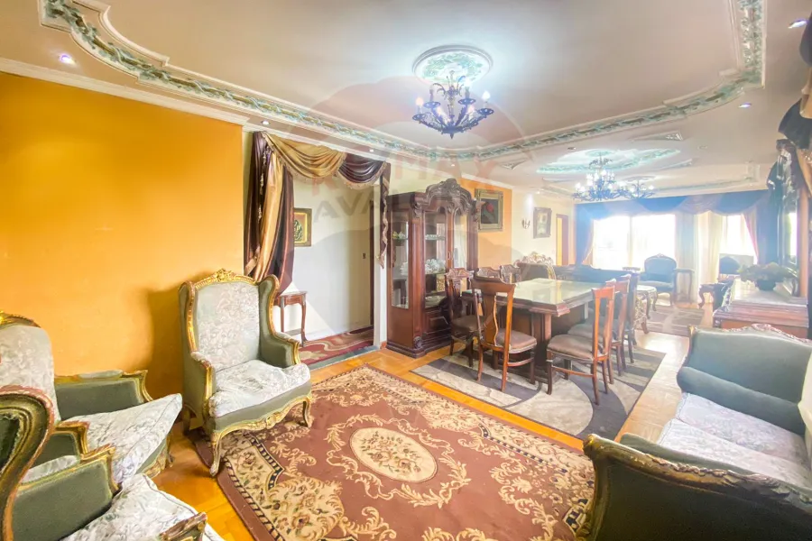 Apartment For Rent 200 m Stanley (Steps from the Sea)