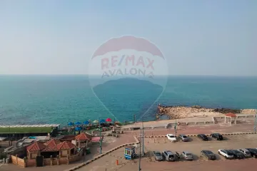 شقه للايجار 165 م كامب شيزار (علي البحر مباشرة)