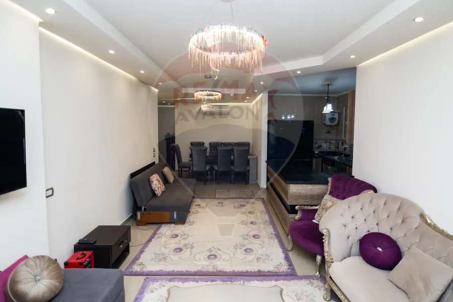 شقة للبيع 125 م كامب شيزار (على البحر مباشرة - عمارة براند)