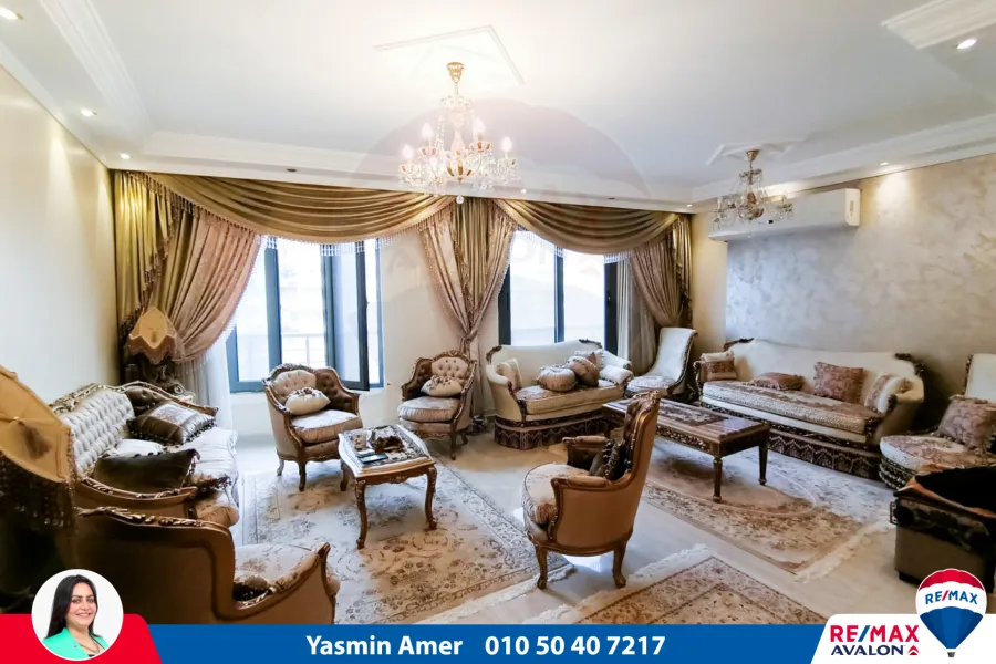 شقة للإيجار المفروش 220 م لوران (خطوات من البحر)