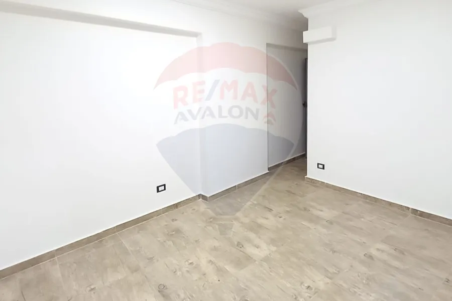 Administrative Unit for rent 130 m Sidi gaber ( Steps from Mostafa Kamel Tram Station)