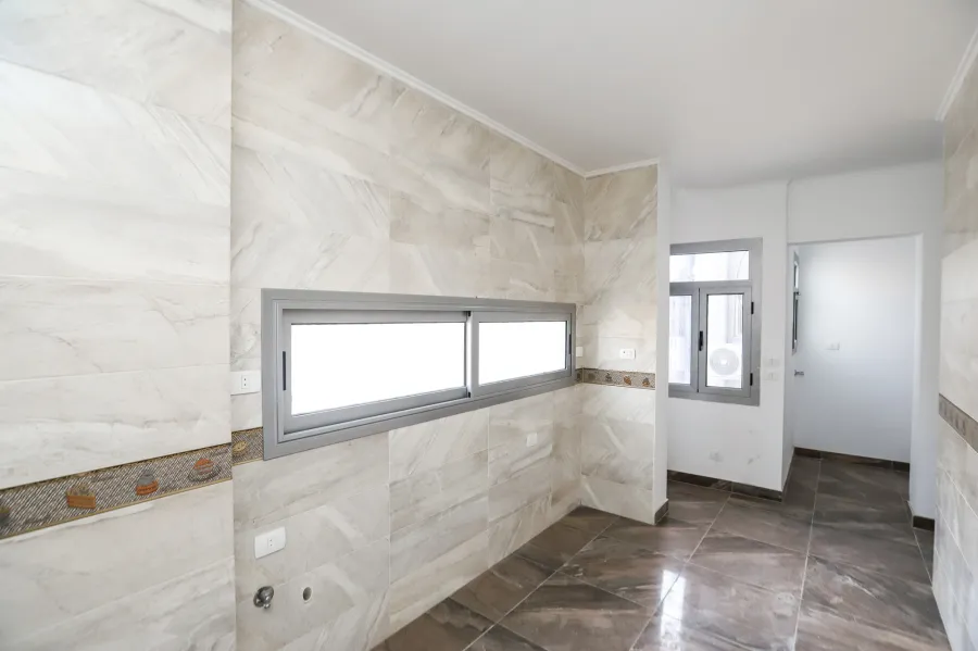 شقة للايجار 192م رشدي (ش ابو قير)